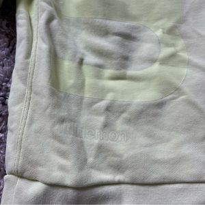 Lululemon oversized graphic crew size 8